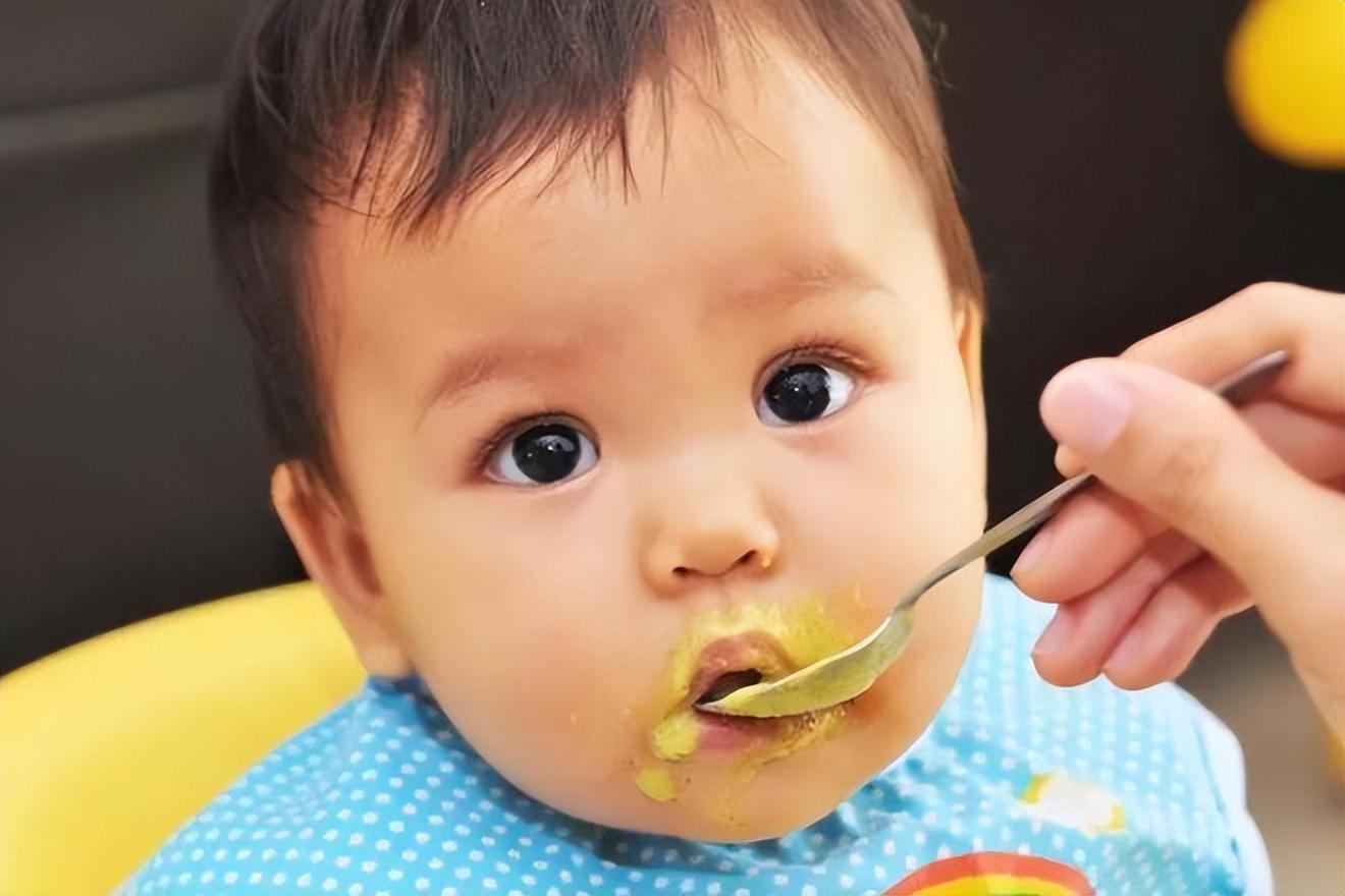 关于婴儿辅食，如何为五个月的婴儿添加辅食